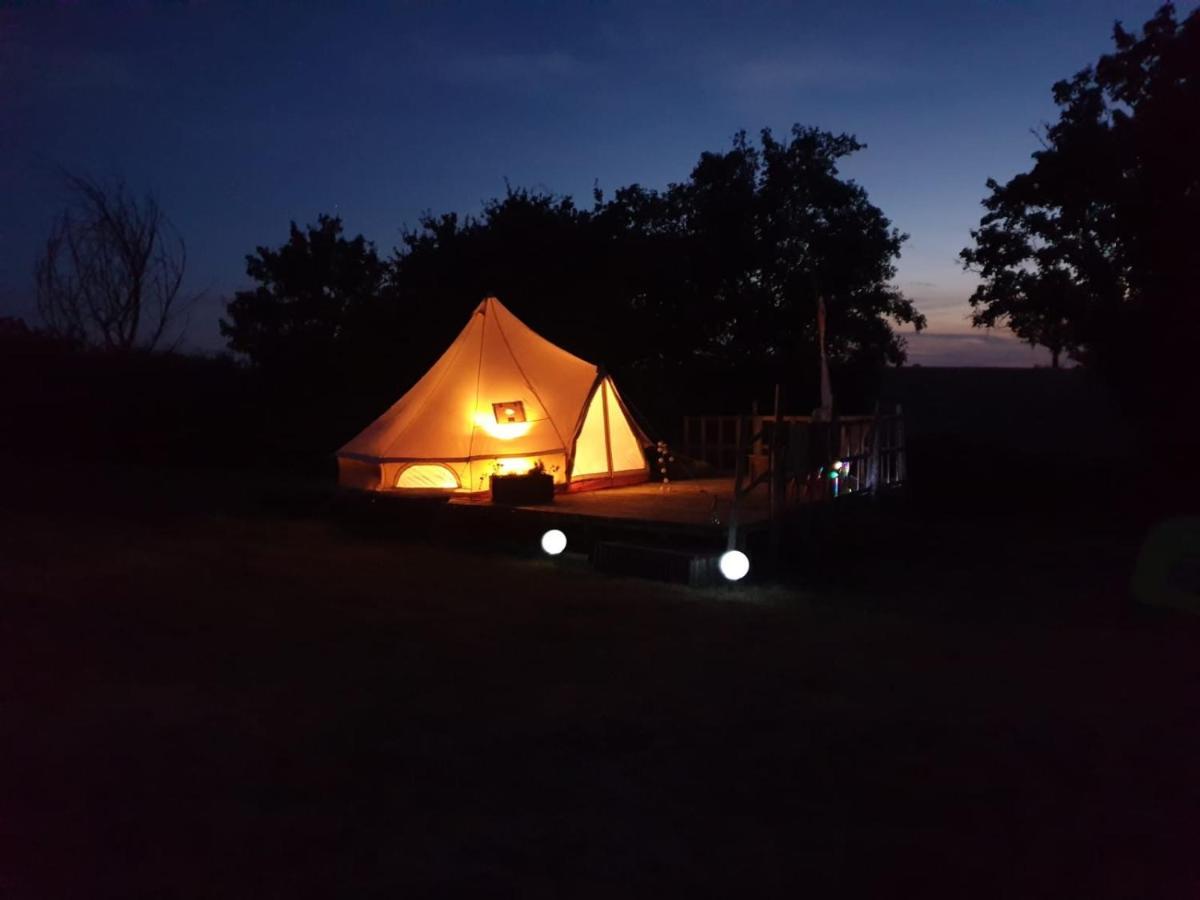 Camping La Petite Houmee Curzay-sur-Vonne Εξωτερικό φωτογραφία
