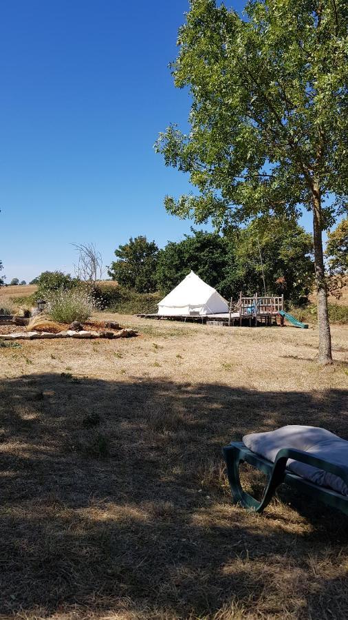 Camping La Petite Houmee Curzay-sur-Vonne Εξωτερικό φωτογραφία